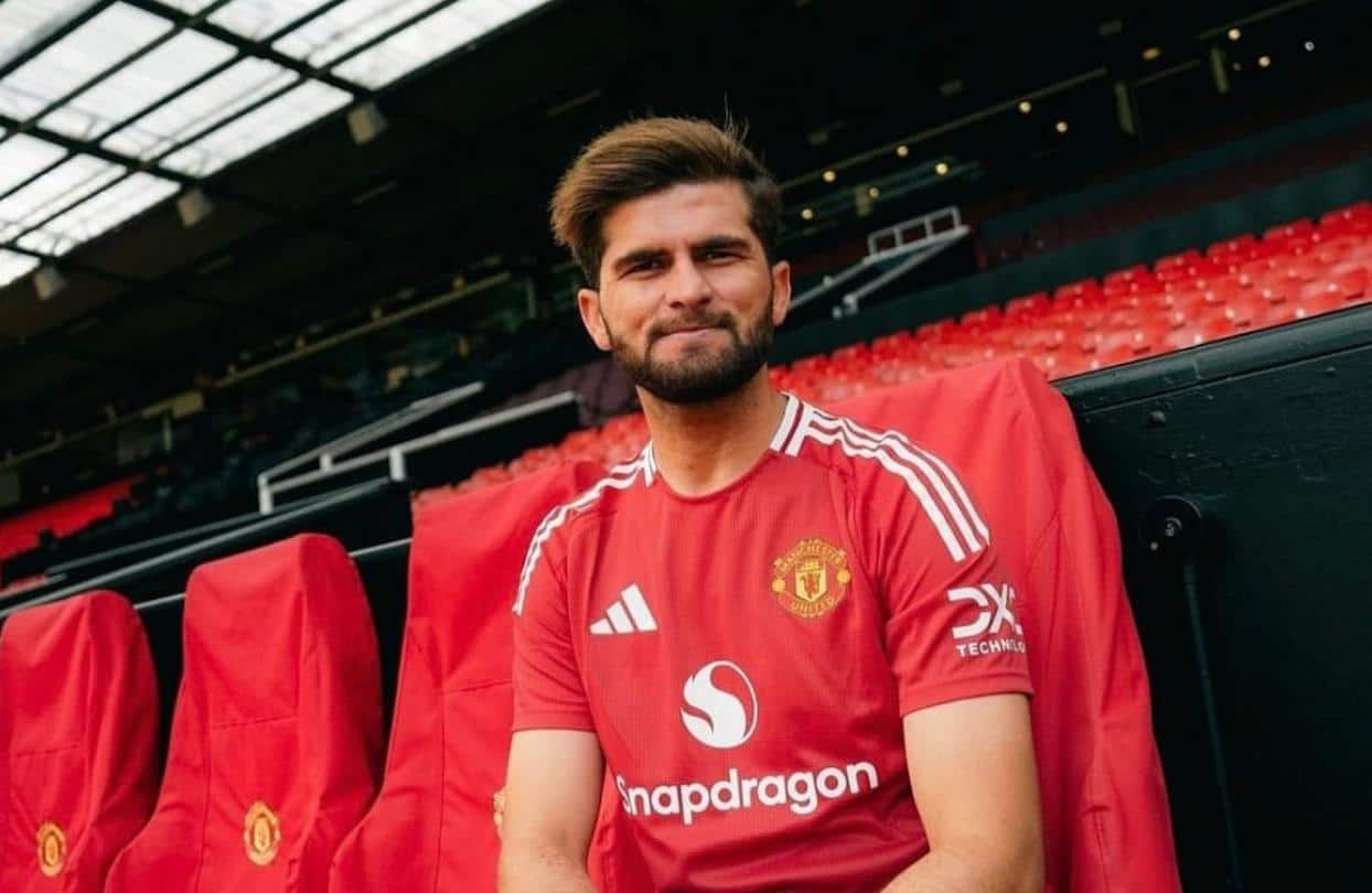 Pakistan's Shaheen Afridi Wears Manchester United Jersey; Walks Around Old Trafford